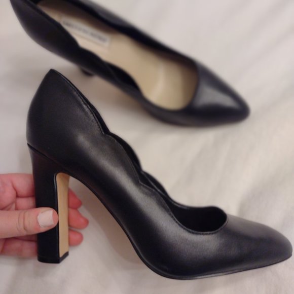Scalloped Black Leather Toe Point Pumps - Picture 5 of 10